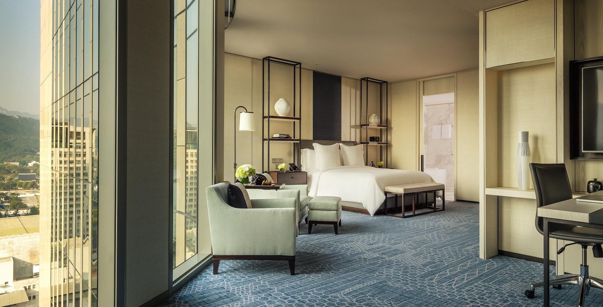 Four Seasons Hotel 5*